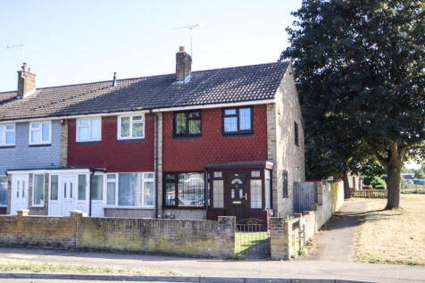 Beautifully presented family home with a kitchen 