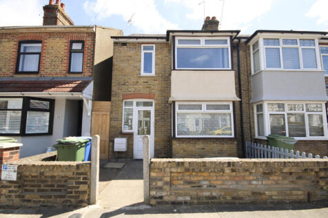 3 Double Bedroom End Terrace house, No Forward Ch