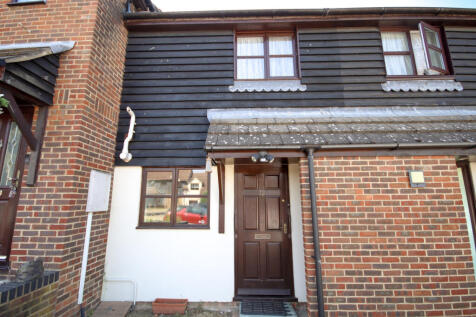 Terraced Two bedroom house to rent, Parking to fr