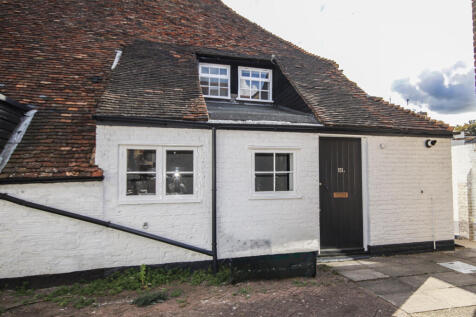 Newly refurbished 2 bed terraced house