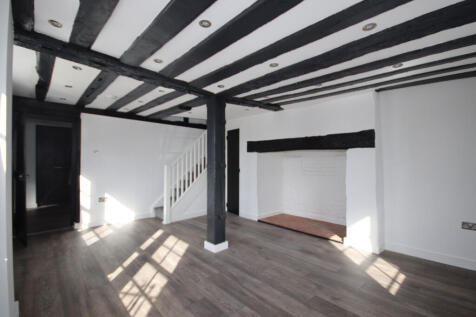 Newly refurbished 2 bed terraced house