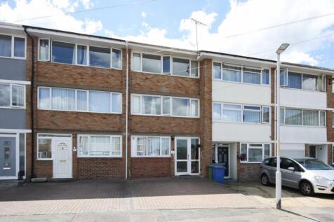 DRIVEWAY, WALKING DISTANCE TO TOWN CENTRE, POPULA