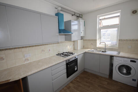 Well-Located 1-Bedroom First Floor Maisonette ¿