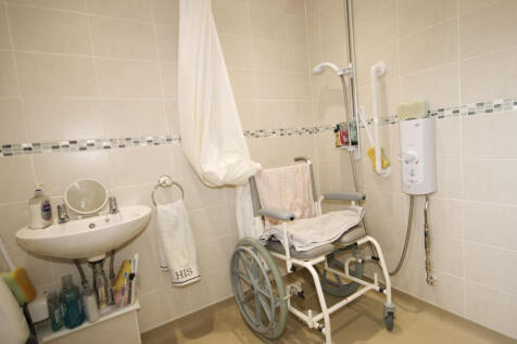 En-suite Shower