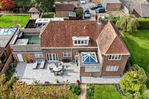 4 bed detached house for sale Maidstone Road, Cha