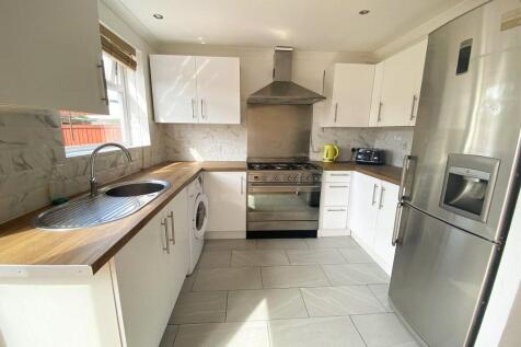 Perfect 3/4 bedroom family home!