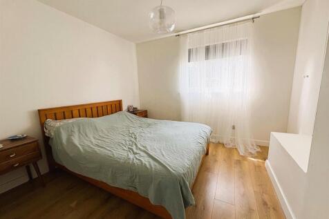 Bed 1.jpg