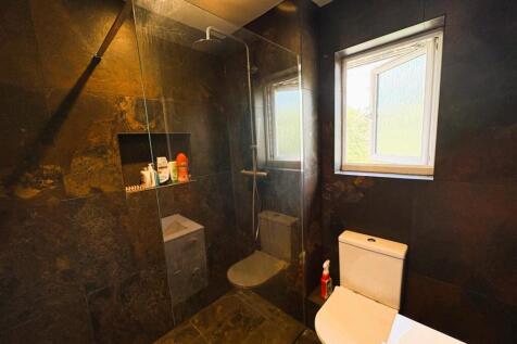 Shower Room 2.jpg