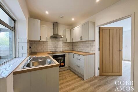 2 Kitchen.JPG