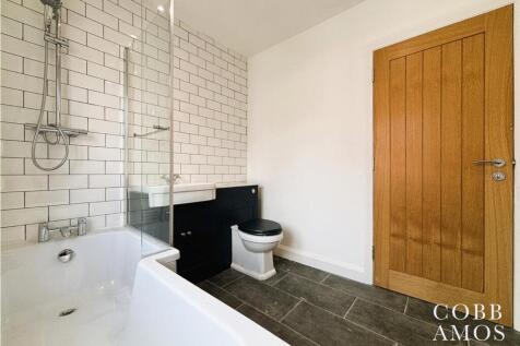 7 Bathroom.JPG