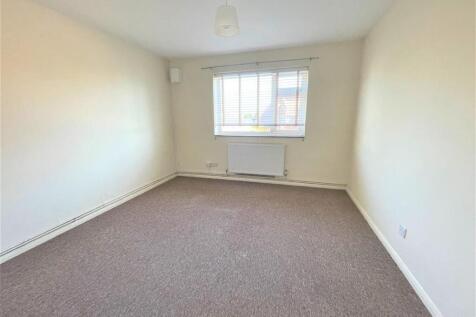 9 steyne close bedroom.jpg