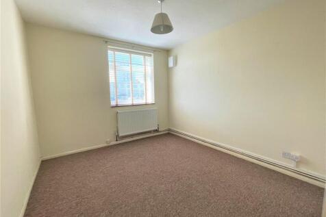 9 Steyne Close bed 2.jpg