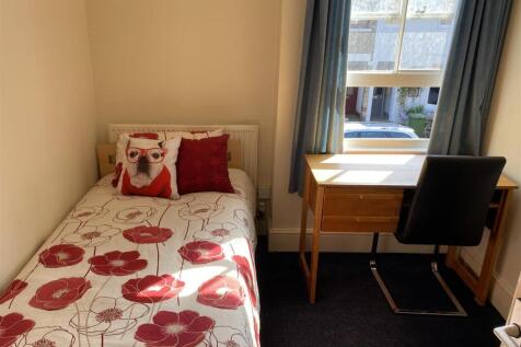 Bedroom 6a.jpg