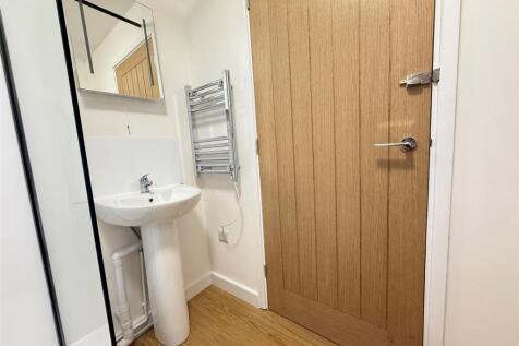 Bathroom 1.jpg