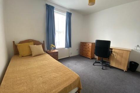 Bedroom 1.jpg
