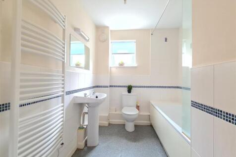 Main Bathroom.jpg