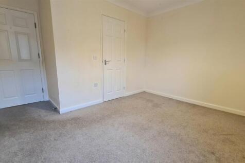 Bedroom 1.jpg