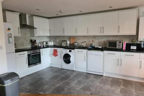 Kitchen 1.jpg