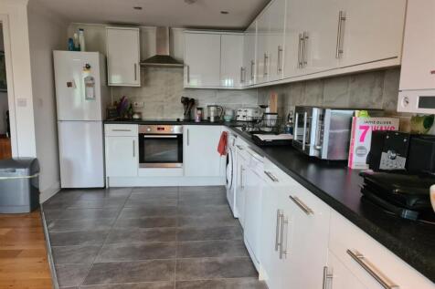 Kitchen 2.jpg
