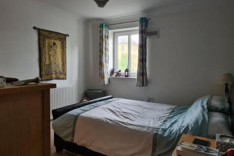 Double Bedroom.jpg