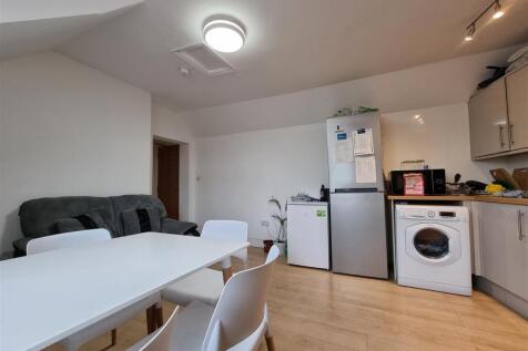 Kitchen 2.jpg