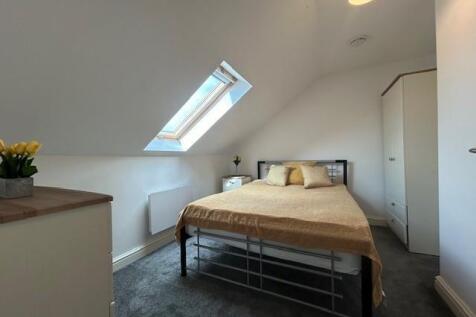 Bedroom 1.jpg