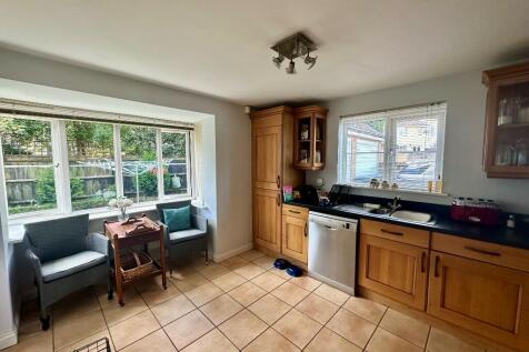 KITCHEN/BREAKFAST