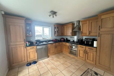 KITCHEN/BREAKFAST
