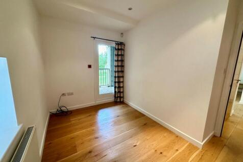 OFFICE/BEDROOM