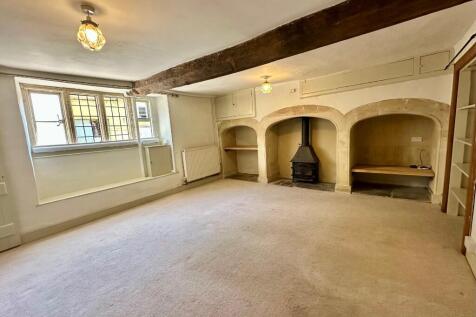 FRONT SITTING ROOM