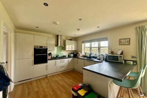 KITCHEN/BREAKFAST