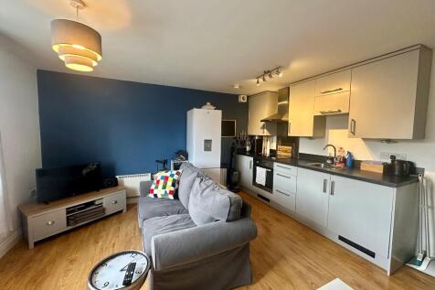 LIVING/KITCHEN