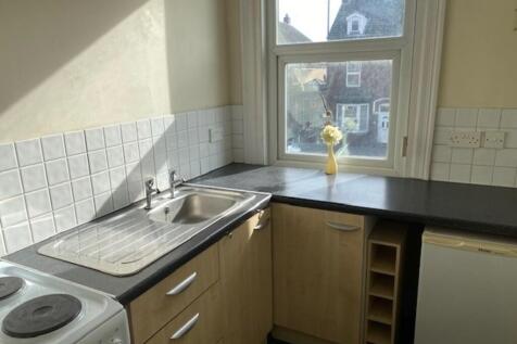 flat 4 kitchen 2