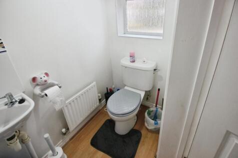 pbox-bathroom-341820.JPG