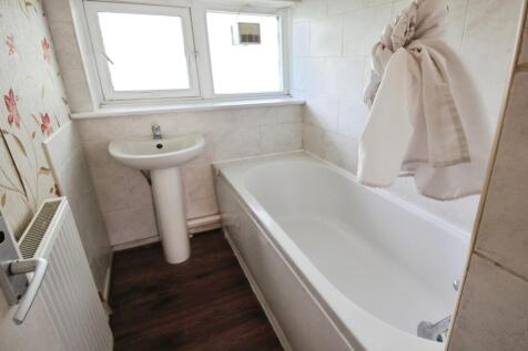 pbox-bathroom-345619.JPG