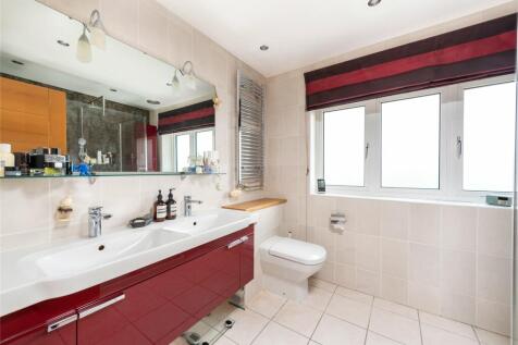 Bed One En Suite