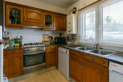 Kitchen of villa with sea and pool views in S&#39;Algar