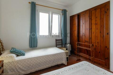 Double bedroom of villa with sea views and pool in S&#39;Algar