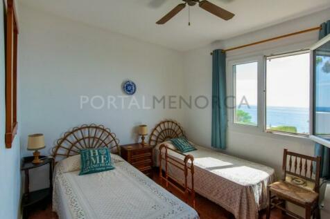 Double bedroom villa with sea views and pool in S&#39;Algar