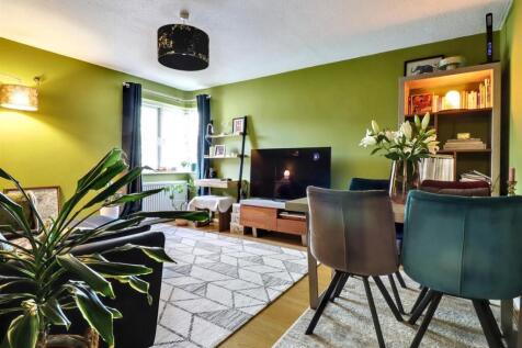 sitting/dining room
