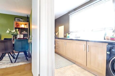 kitchen/dining area