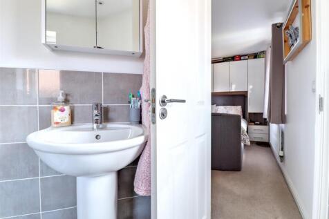ensuite/principal bedroom
