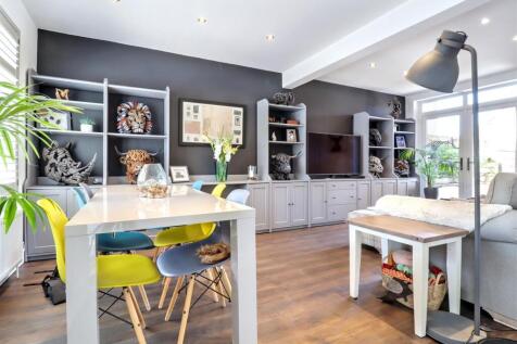 sitting/dining room
