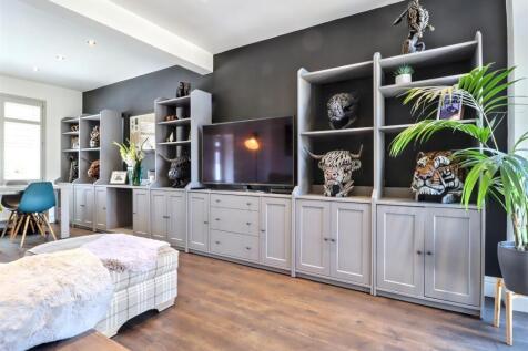 sitting/dining room
