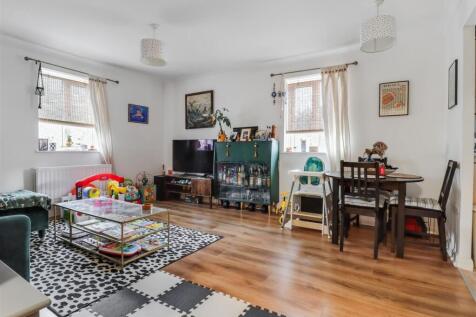 sitting/dining room