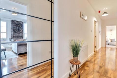 Hall Flat 5