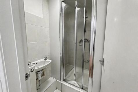 shared shower room/wc