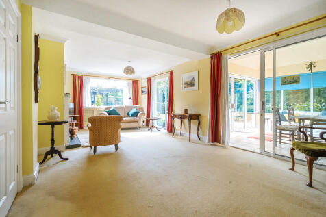 Living / Dining R...