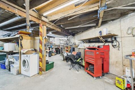 Garage / Workshop