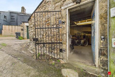 Garage / Workshop